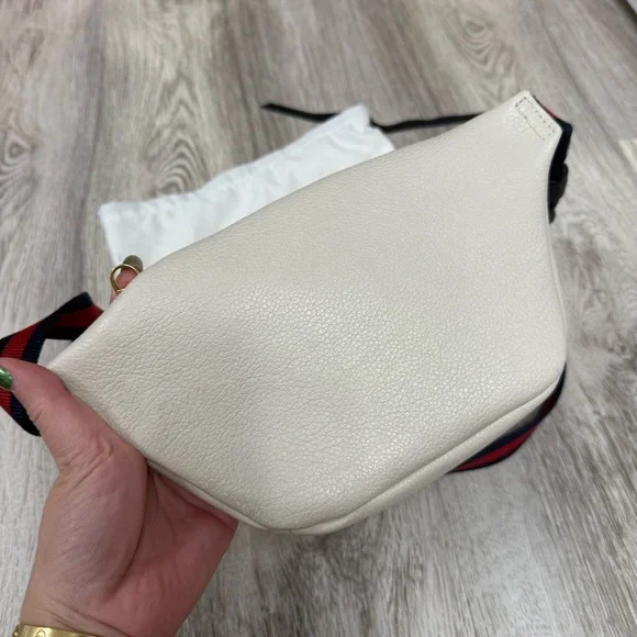 Gucci White Leather Belt Bag - Picture 4 of 14